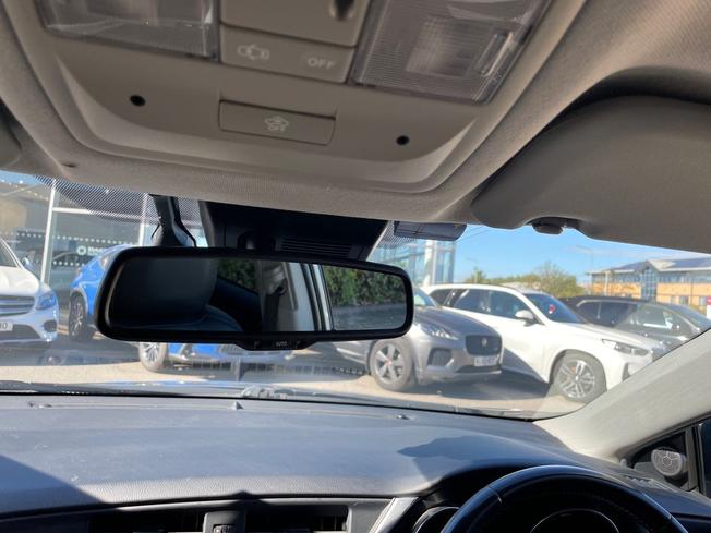 TOYOTA Auris Photo 32