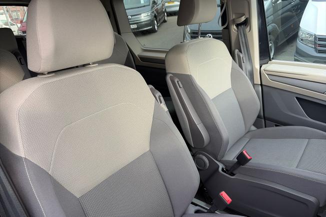 VOLKSWAGEN Multivan Photo 37