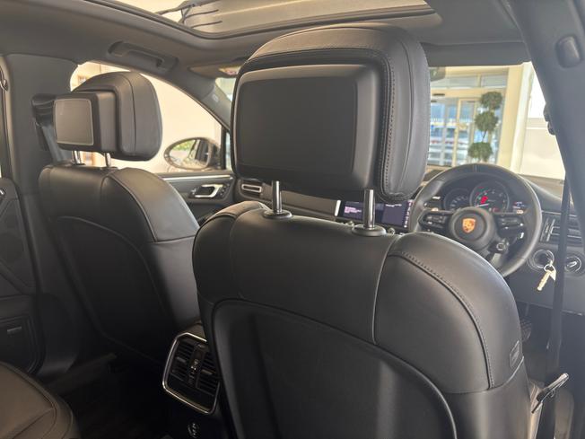 PORSCHE Macan Photo 41