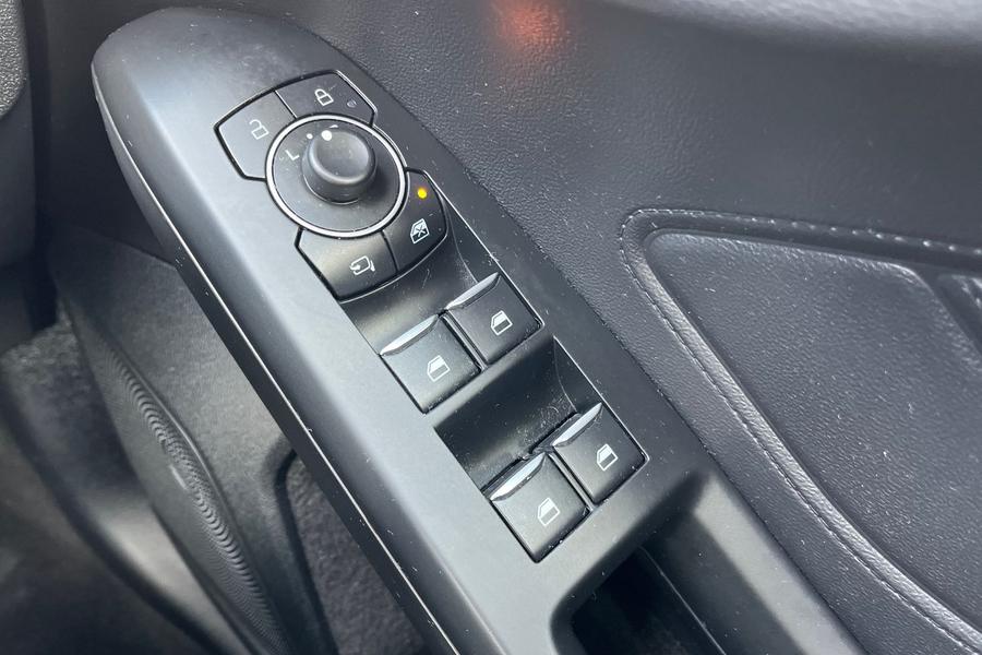 Ford FOCUS Photo autoimg-6eecf93e39f5e8f0b1bcaffa8dd79c0bd979f925.jpg