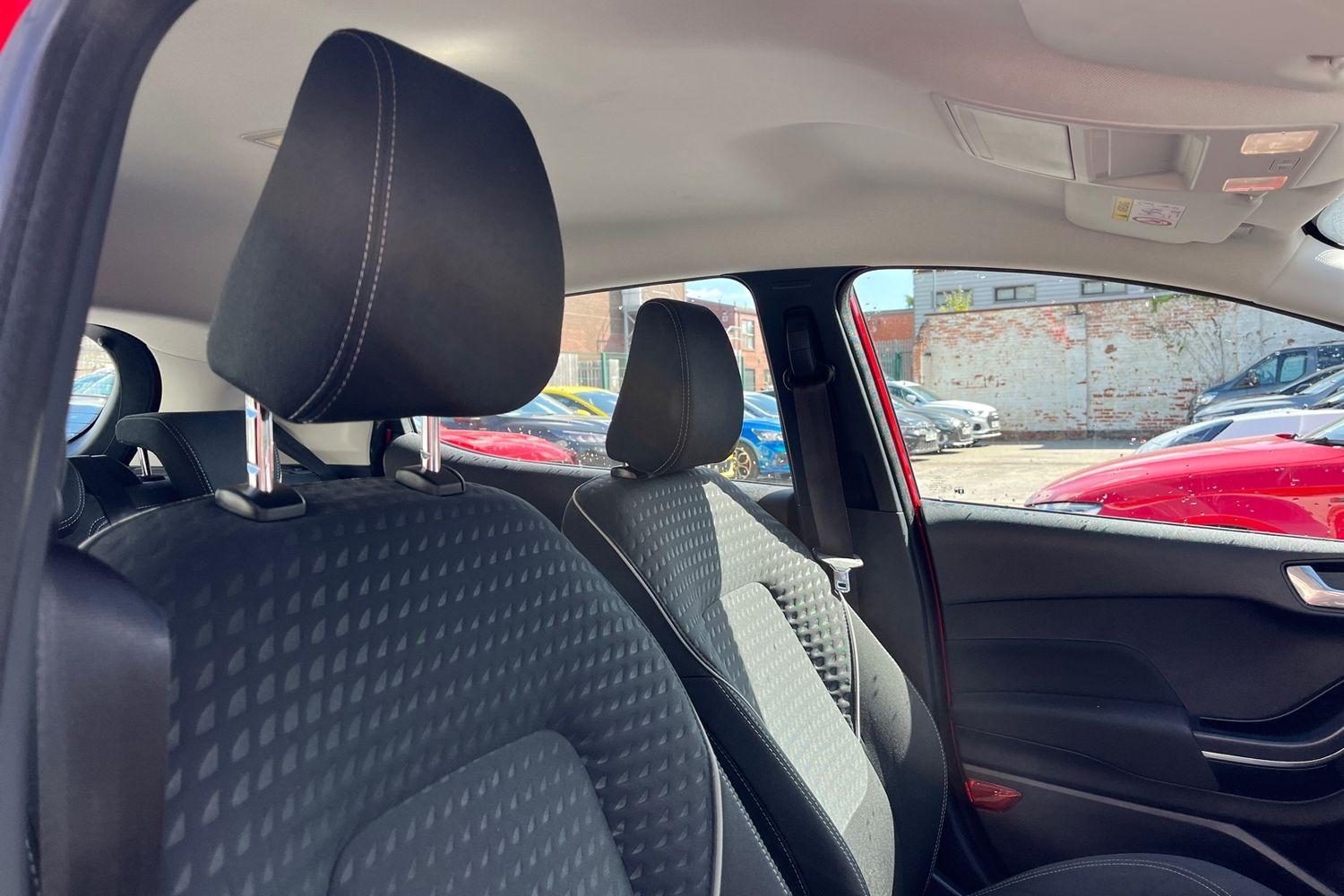 Ford FIESTA Photo 16