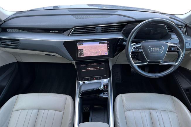 AUDI e-tron Photo 10
