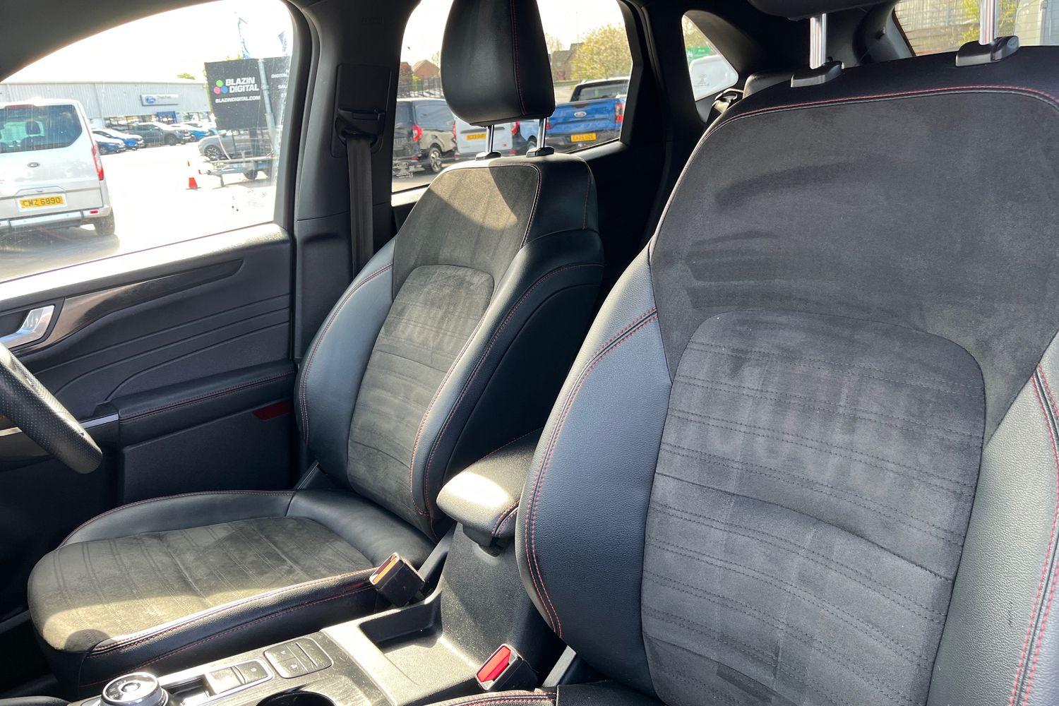 Ford KUGA Photo 18