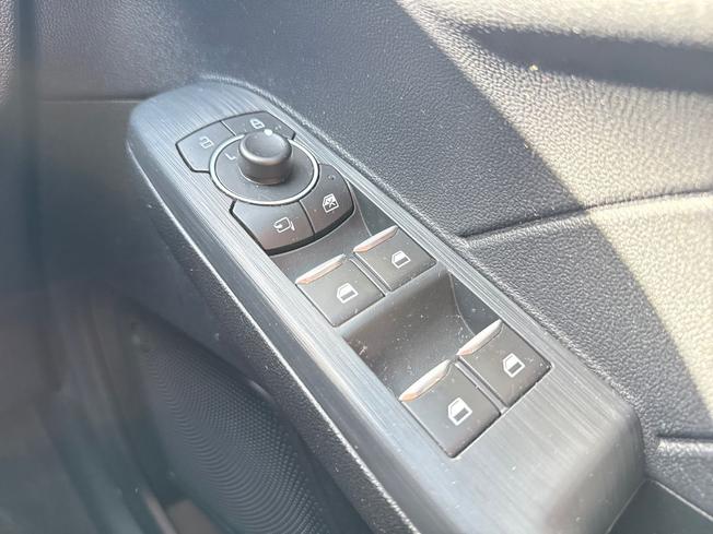 FORD Kuga Photo 24