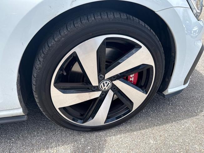 VOLKSWAGEN Golf Photo 27