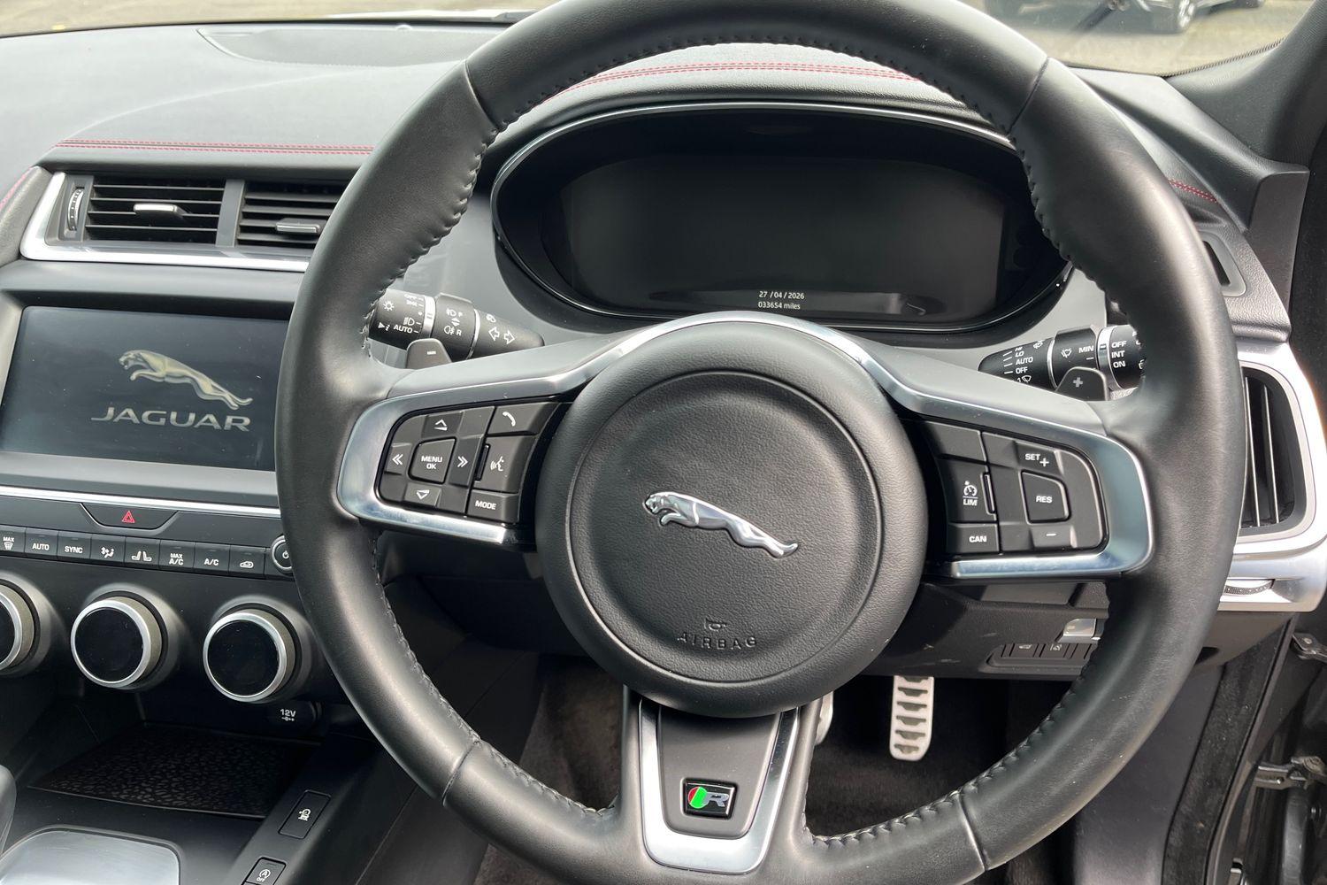 Jaguar E-PACE Photo 11