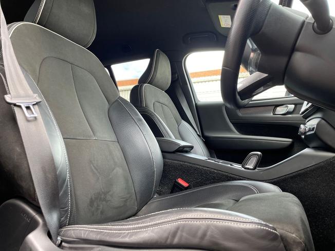 VOLVO XC40 Photo 33