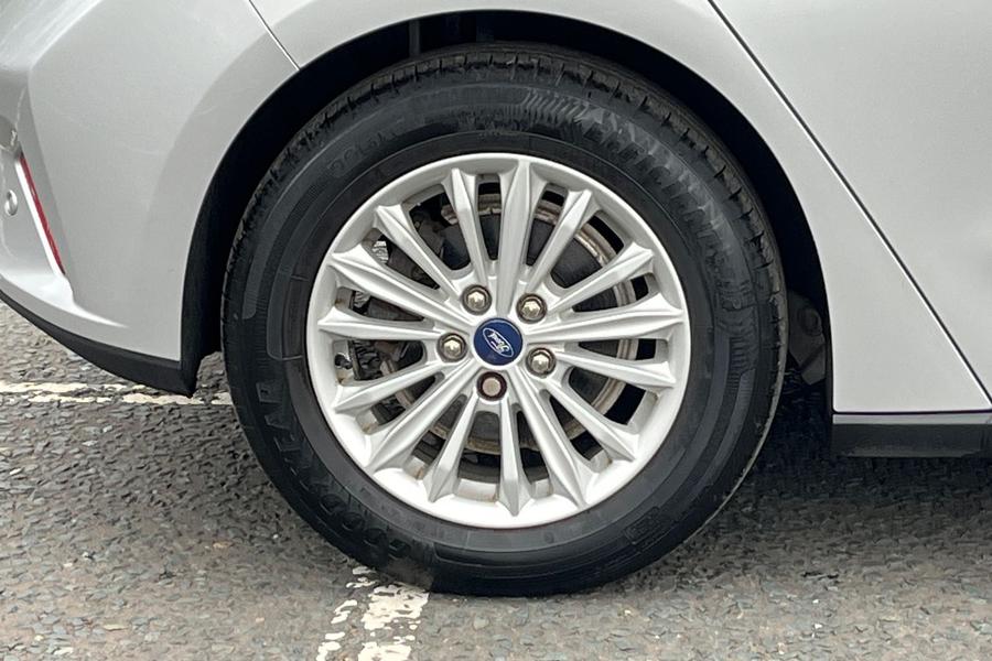 Ford FOCUS Photo autoimg-6f1b2cbcdd5d78c310b5ddaad9ab00770b5464c6.jpg