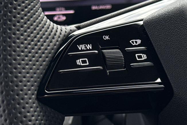 Audi Q6 e-tron Photo 16