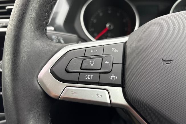 VOLKSWAGEN Tiguan Photo 16