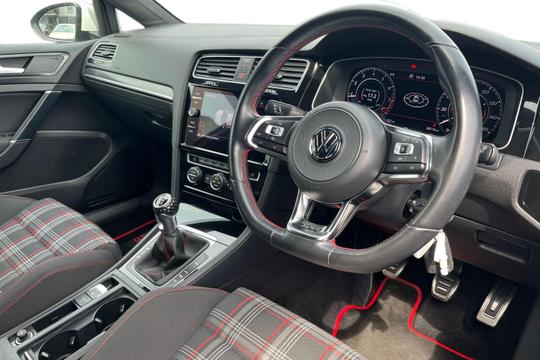 Volkswagen Golf Photo autoimg-6f2b3e5306d2ae1d26eaf5e58c8957be795ee254.jpg