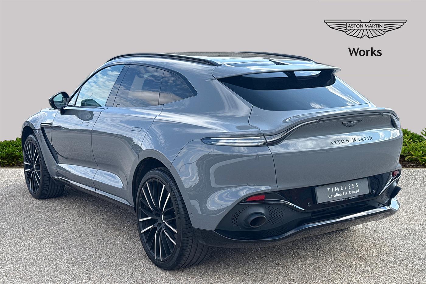 Aston Martin DBX 2022