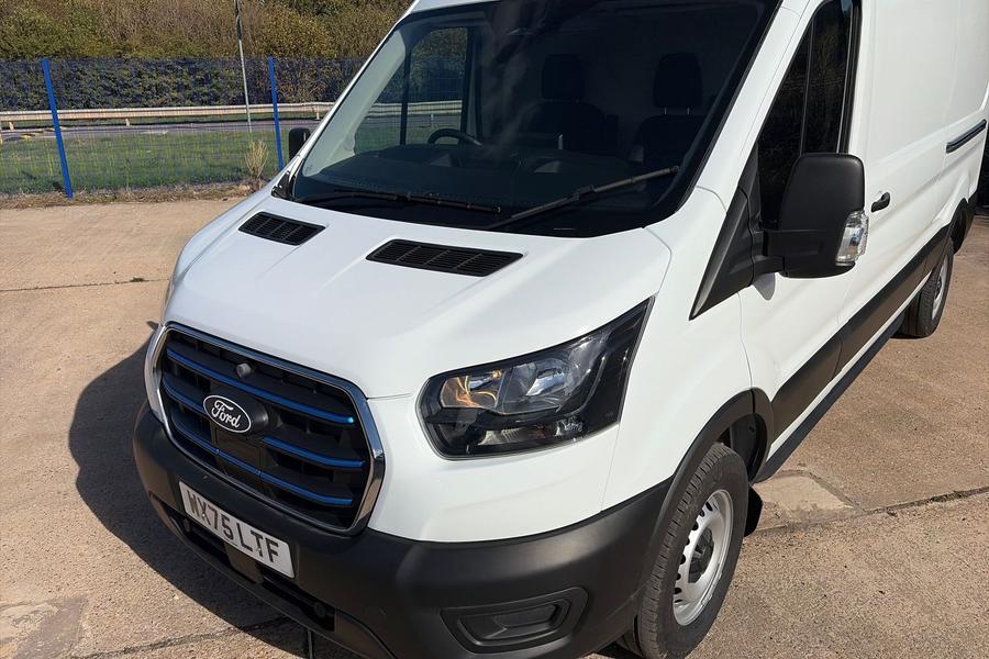 Ford E-TRANSIT Photo autoimg-6f3154f40537fec52b31d72a560e1efe2a46b0ea.jpg