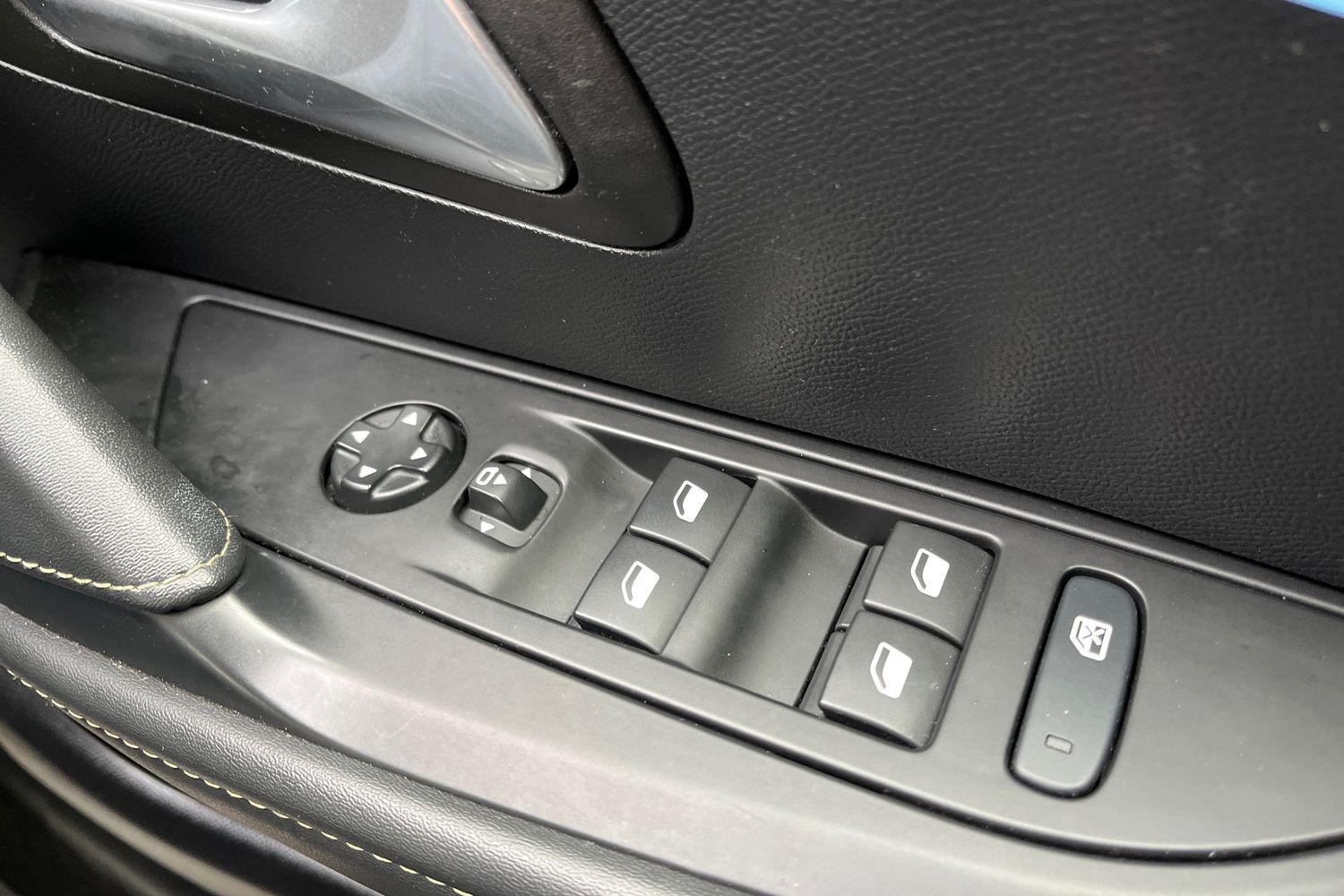Peugeot 208 Photo 15