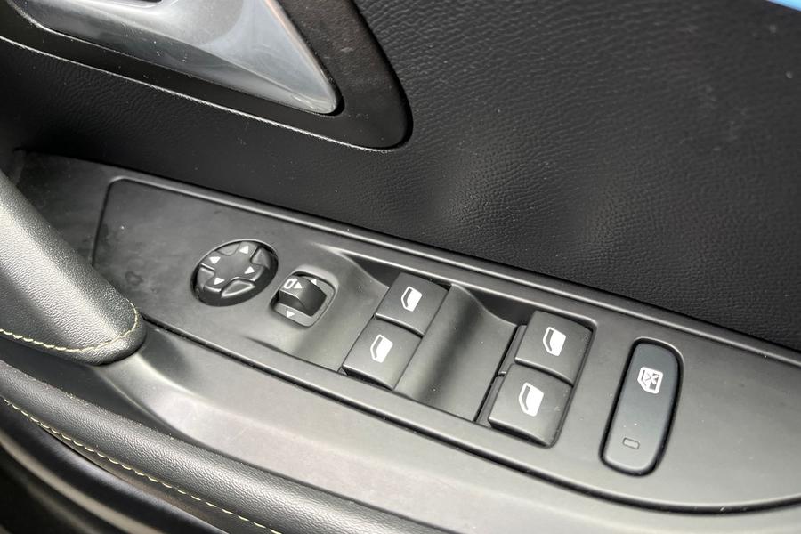 Peugeot 208 Photo autoimg-6f3387639cd49fe44c1632c63f1f92c1d78c828e.jpg
