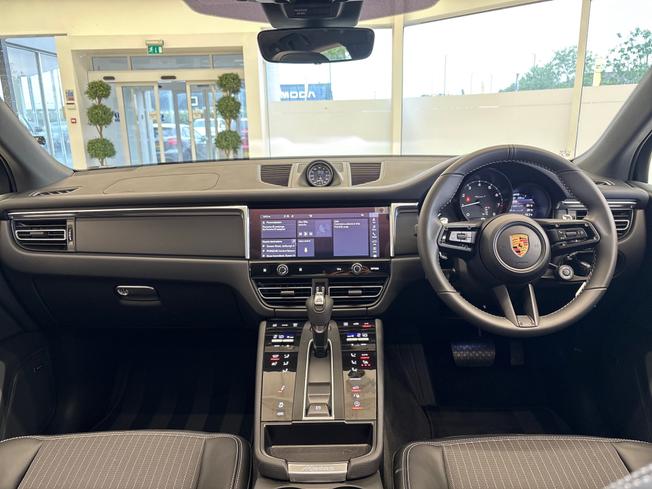 PORSCHE Macan Photo 27