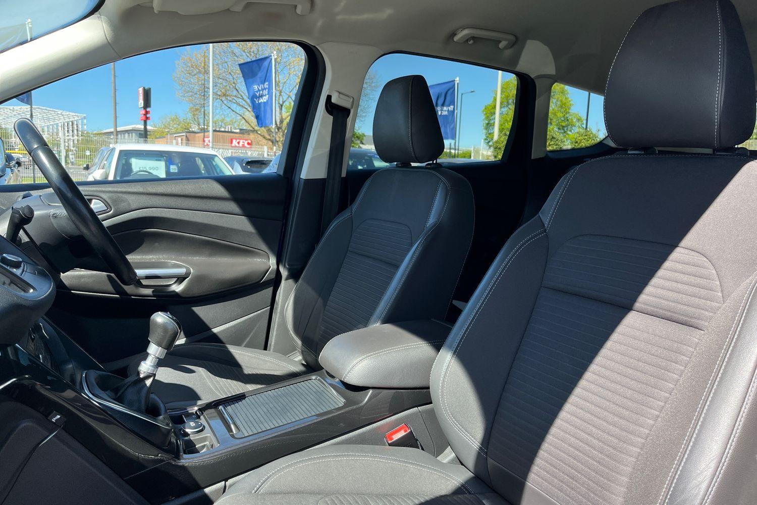 Ford KUGA Photo 18