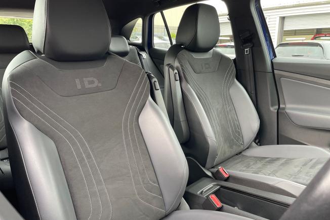 VOLKSWAGEN ID.4 Photo 27