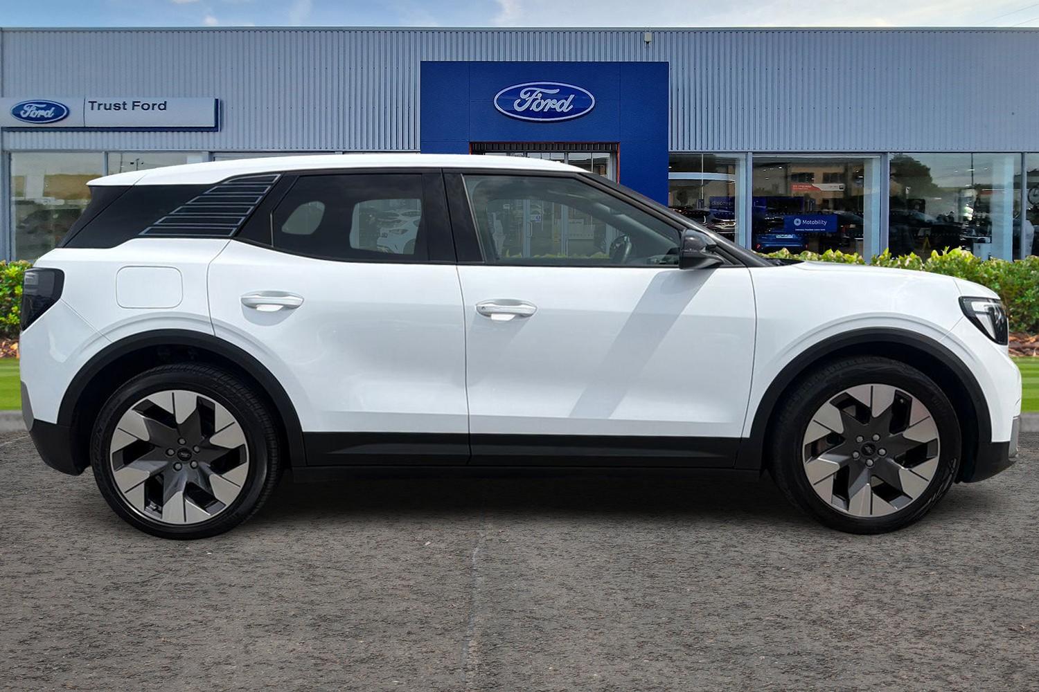 Ford Explorer Photo 2