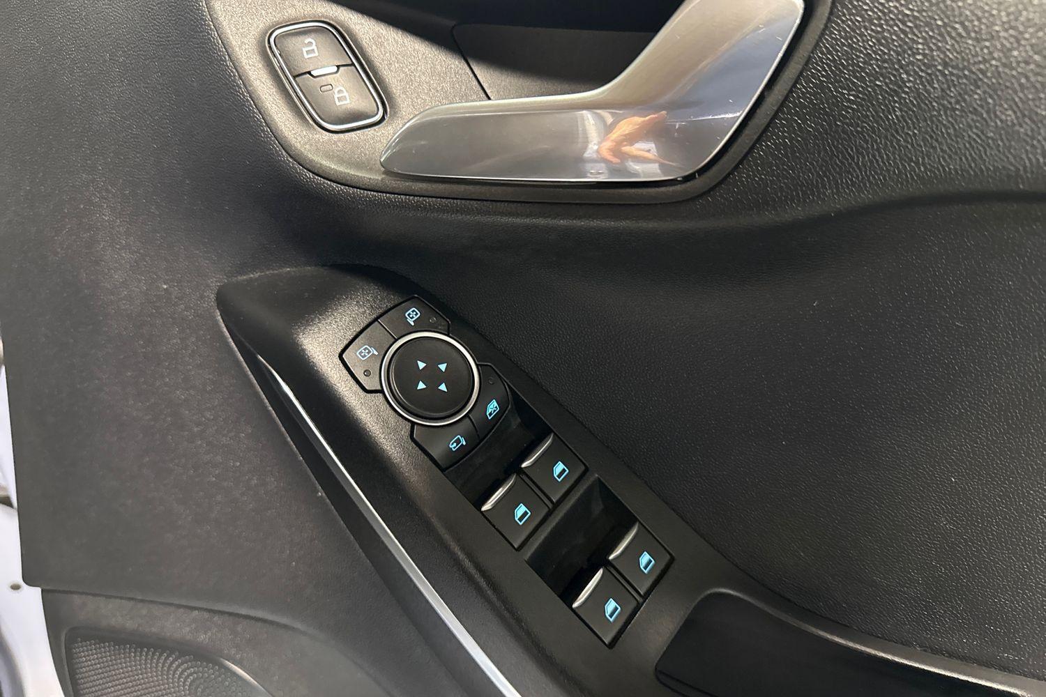 Ford FIESTA Photo 15
