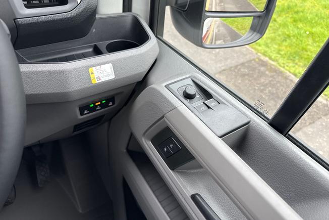 VOLKSWAGEN Grand California Photo 47