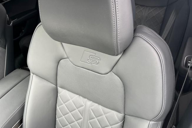 AUDI A8 Photo 28