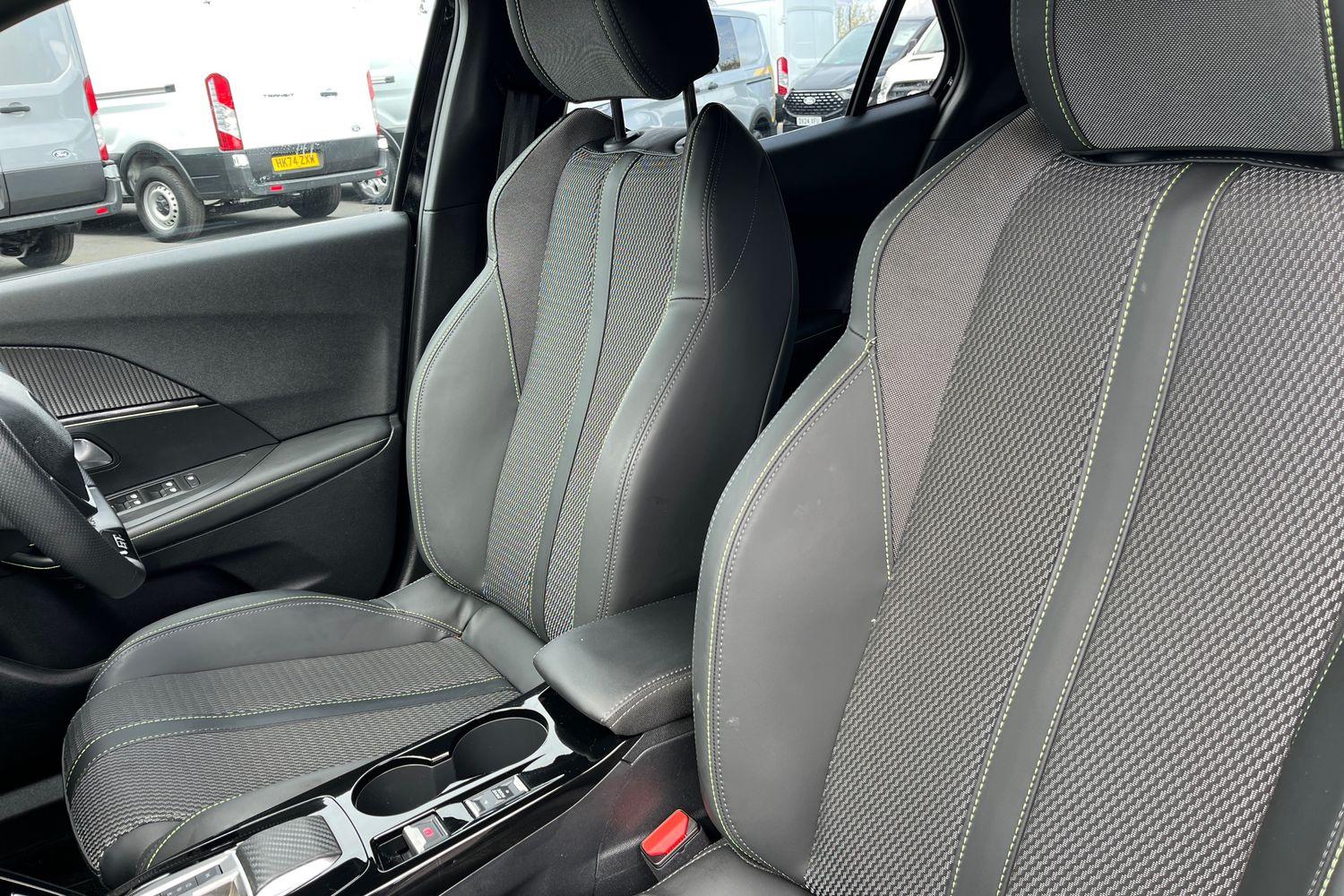 PEUGEOT 2008 Photo 18