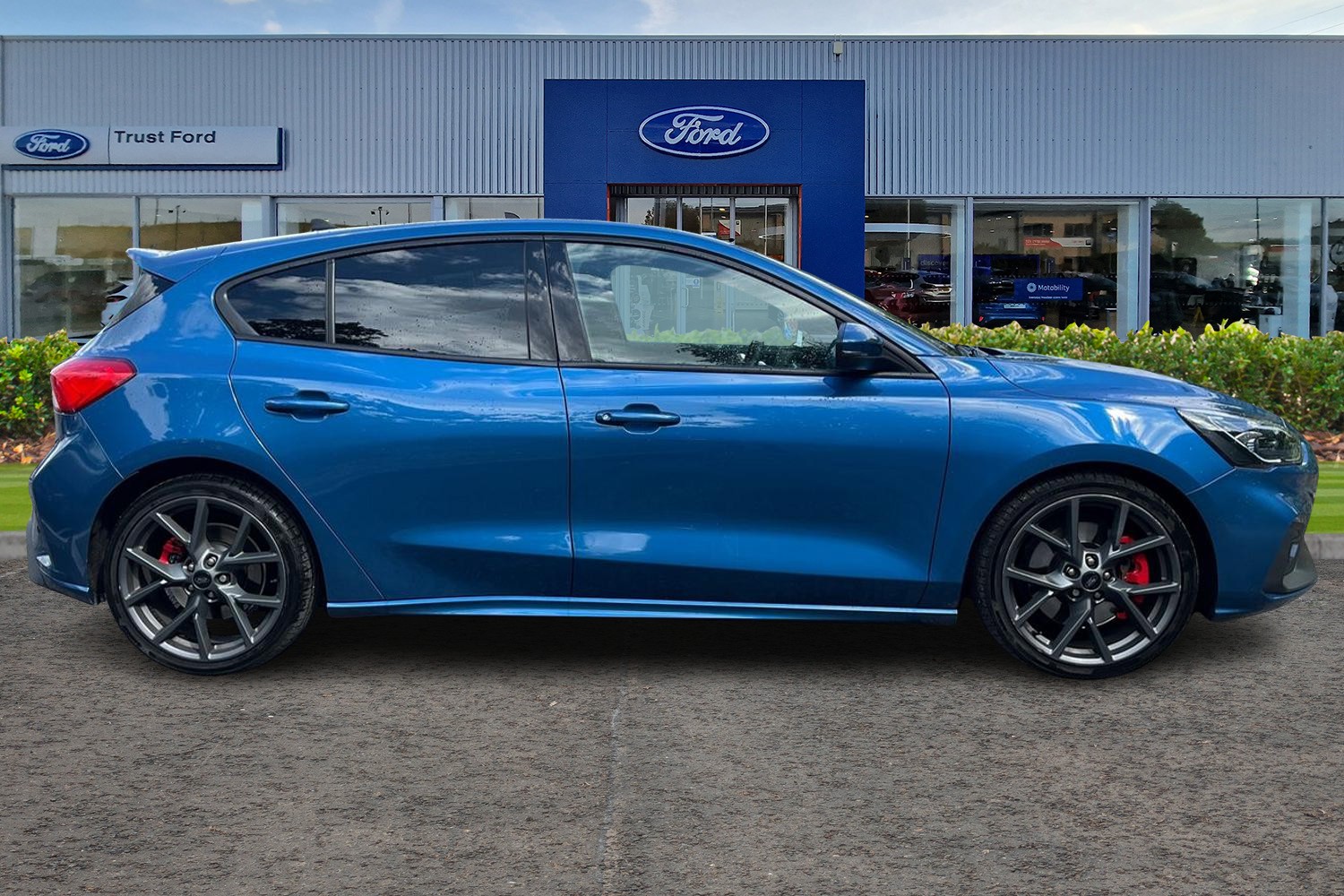 Ford Focus Photo 2