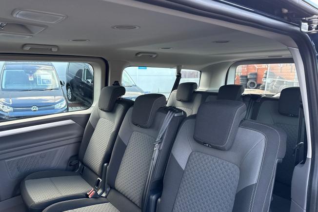 VOLKSWAGEN Transporter Shuttle Photo 9