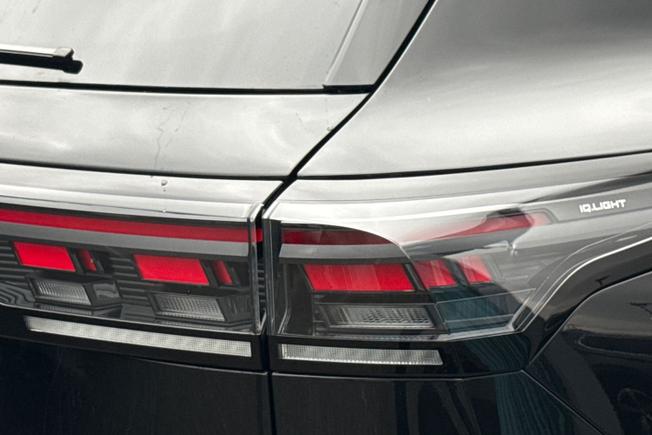 VOLKSWAGEN Tiguan Photo 18