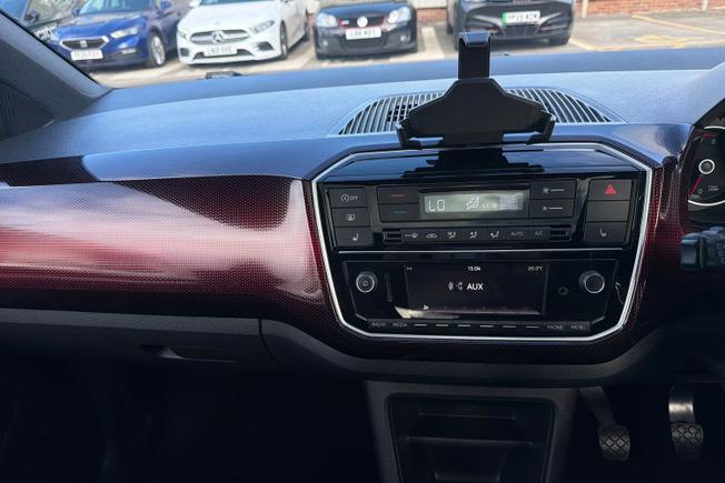 VOLKSWAGEN UP Photo 13