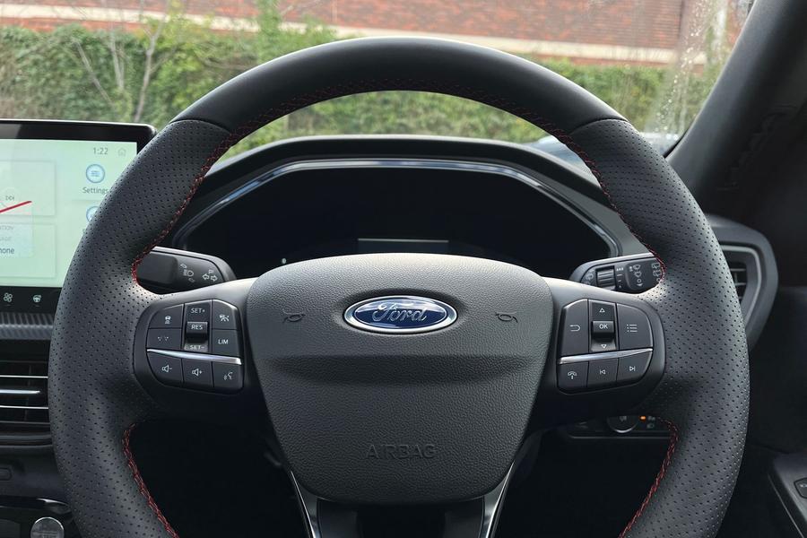 Ford Kuga Photo autoimg-6f70bbc1bb0d41531fd436252d5902ad9b5673b4.jpg