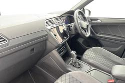 VOLKSWAGEN Tiguan Photo 2