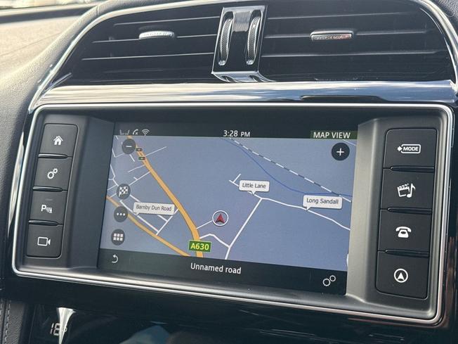 JAGUAR F-Pace Photo 13
