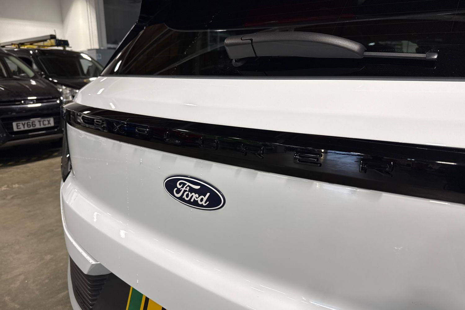 Ford Explorer Photo 42