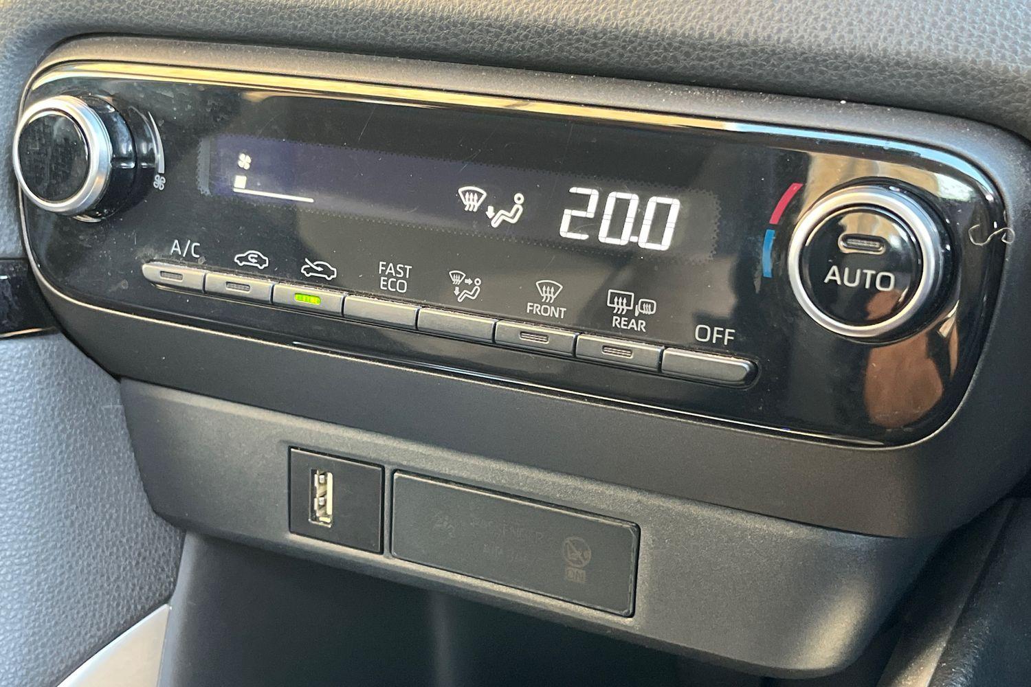Toyota YARIS Photo 32