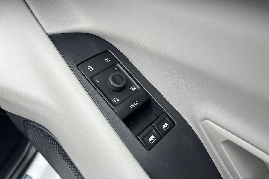 Ford Explorer Photo autoimg-6f98a37ad502f27d7ad36cdfd7c1928b7615073c.jpg