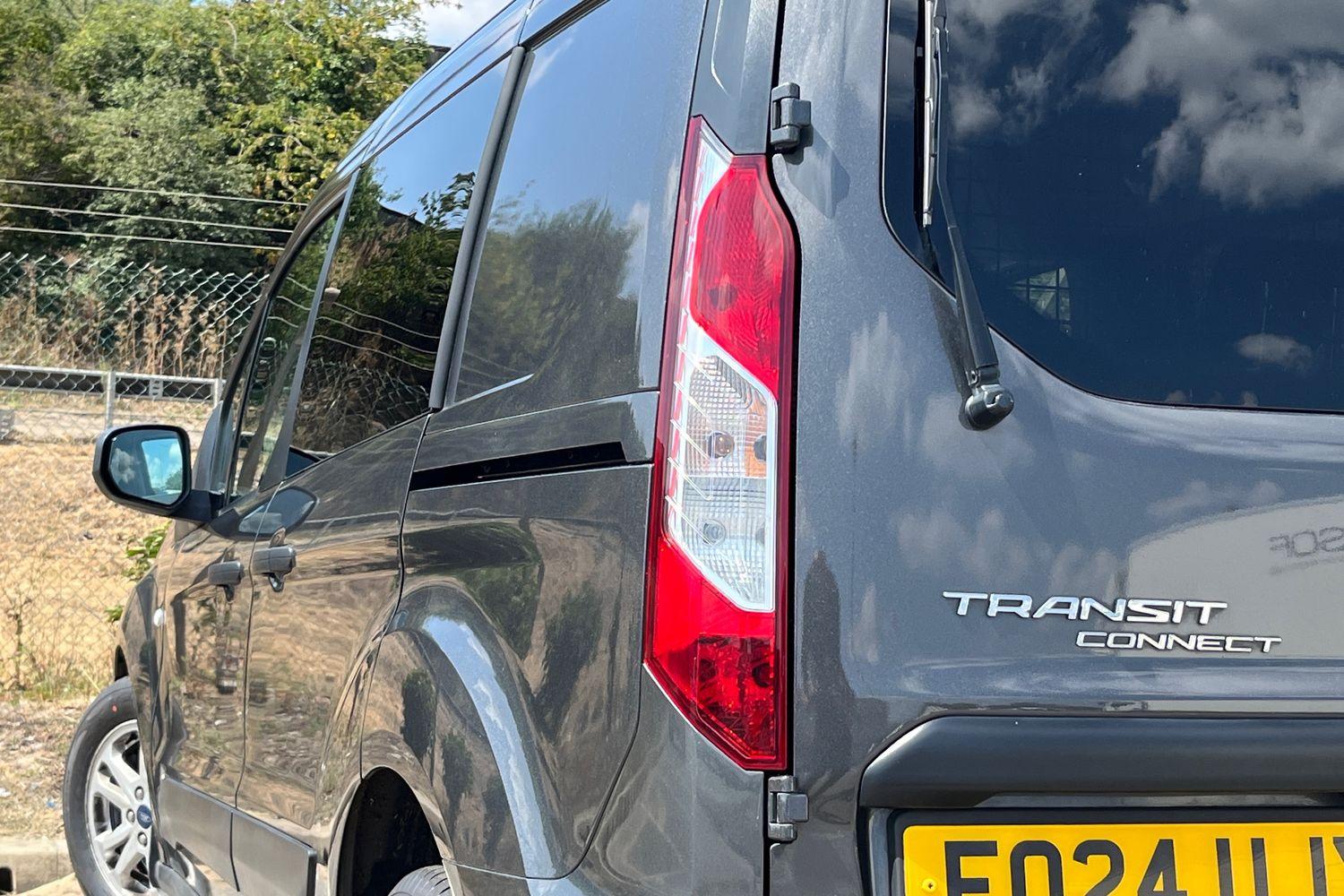 Ford TRANSIT CONNECT Photo 27
