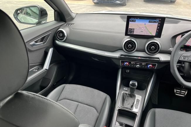 AUDI  SQ2 Photo 30