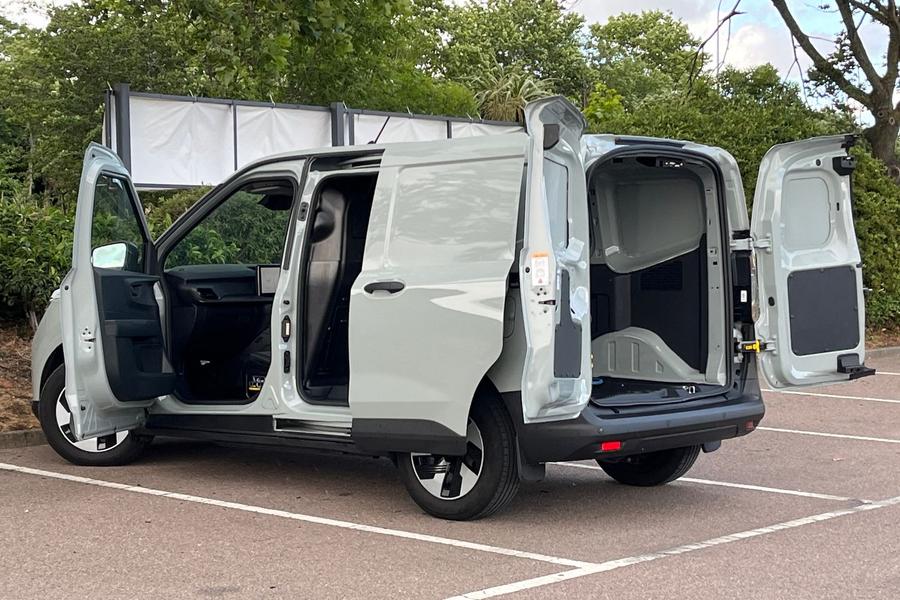 Ford E-TRANSIT COURIER Photo autoimg-6fa2bfd08f7c7045b9e96b0b53d216782e167dac.jpg