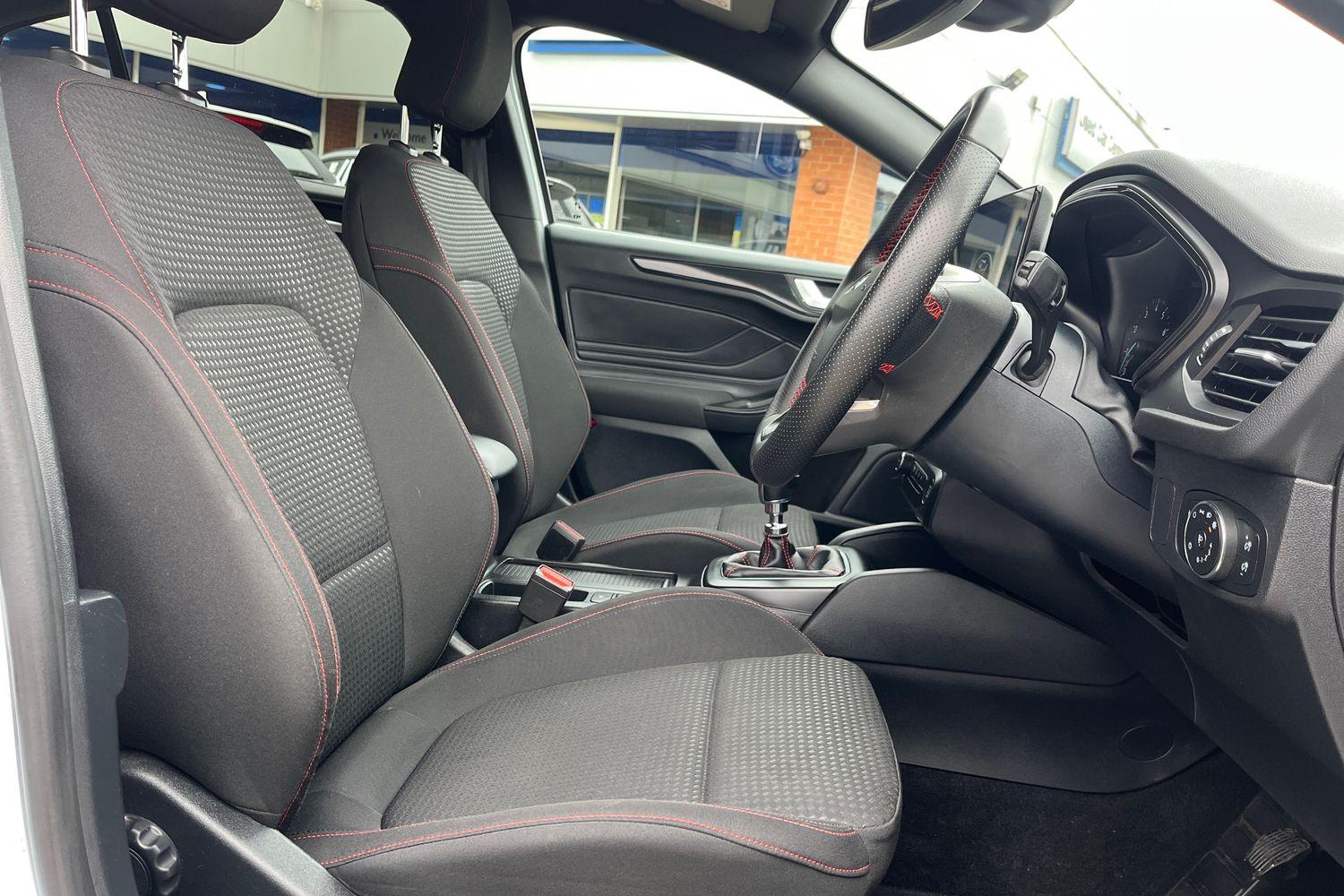 Ford FOCUS Photo 16