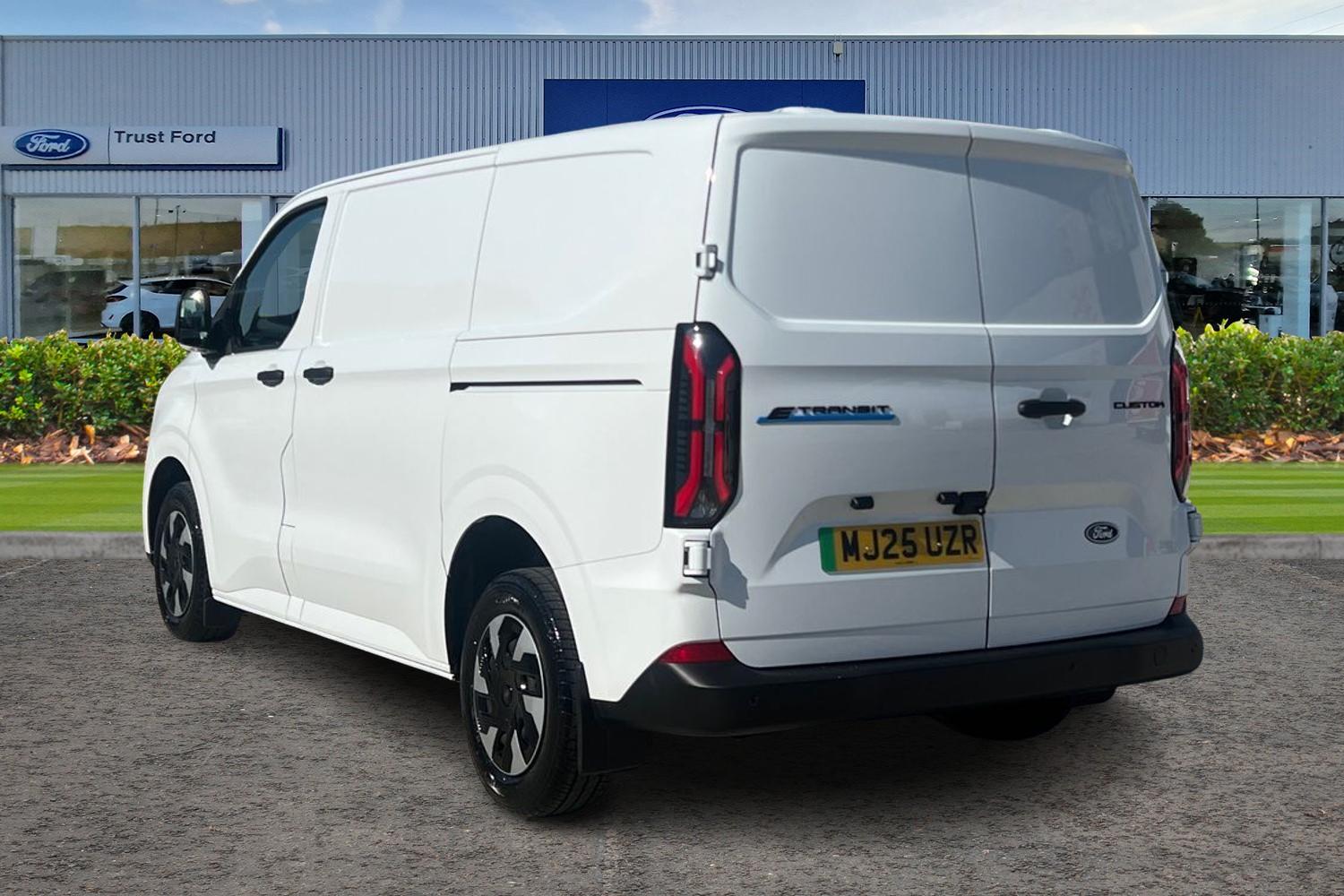 Ford E-Transit Custom Photo 1