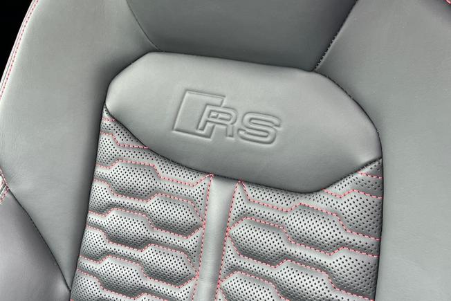 AUDI Rsq8 Photo 40