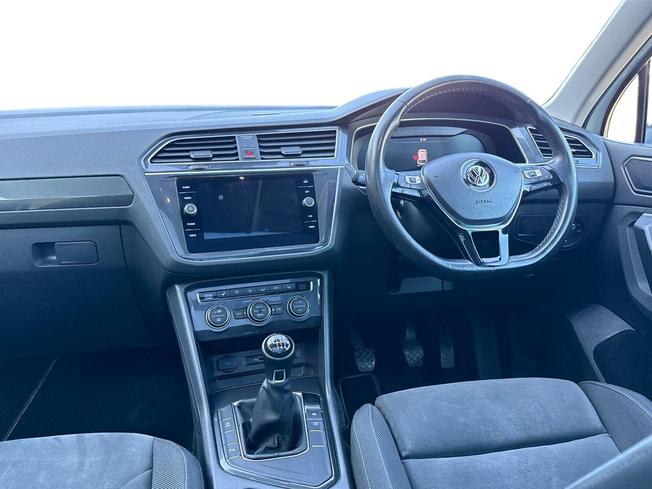 VOLKSWAGEN Tiguan Photo 11