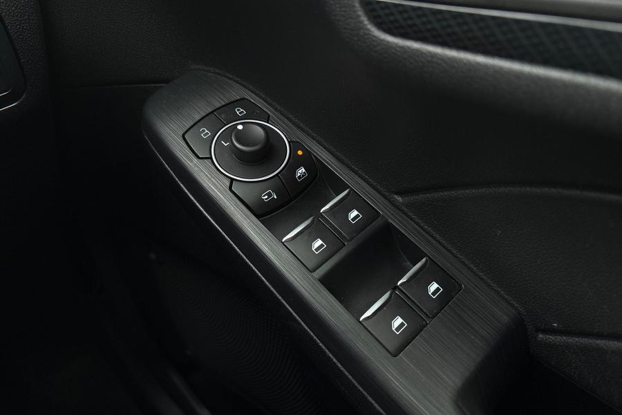 Ford Kuga Photo autoimg-6fc2df77a5b30cf0cb4cb0c50a0b6d3ae68684ec.jpg