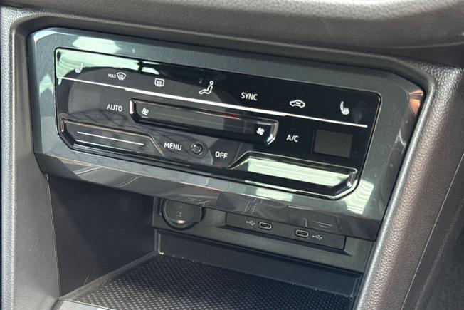 VOLKSWAGEN Tiguan Photo 22