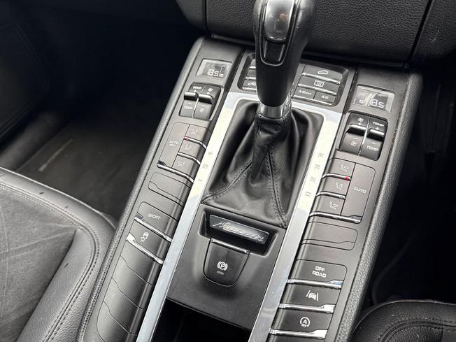 PORSCHE Macan Photo 33