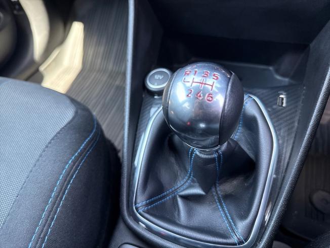FORD Fiesta Photo 32