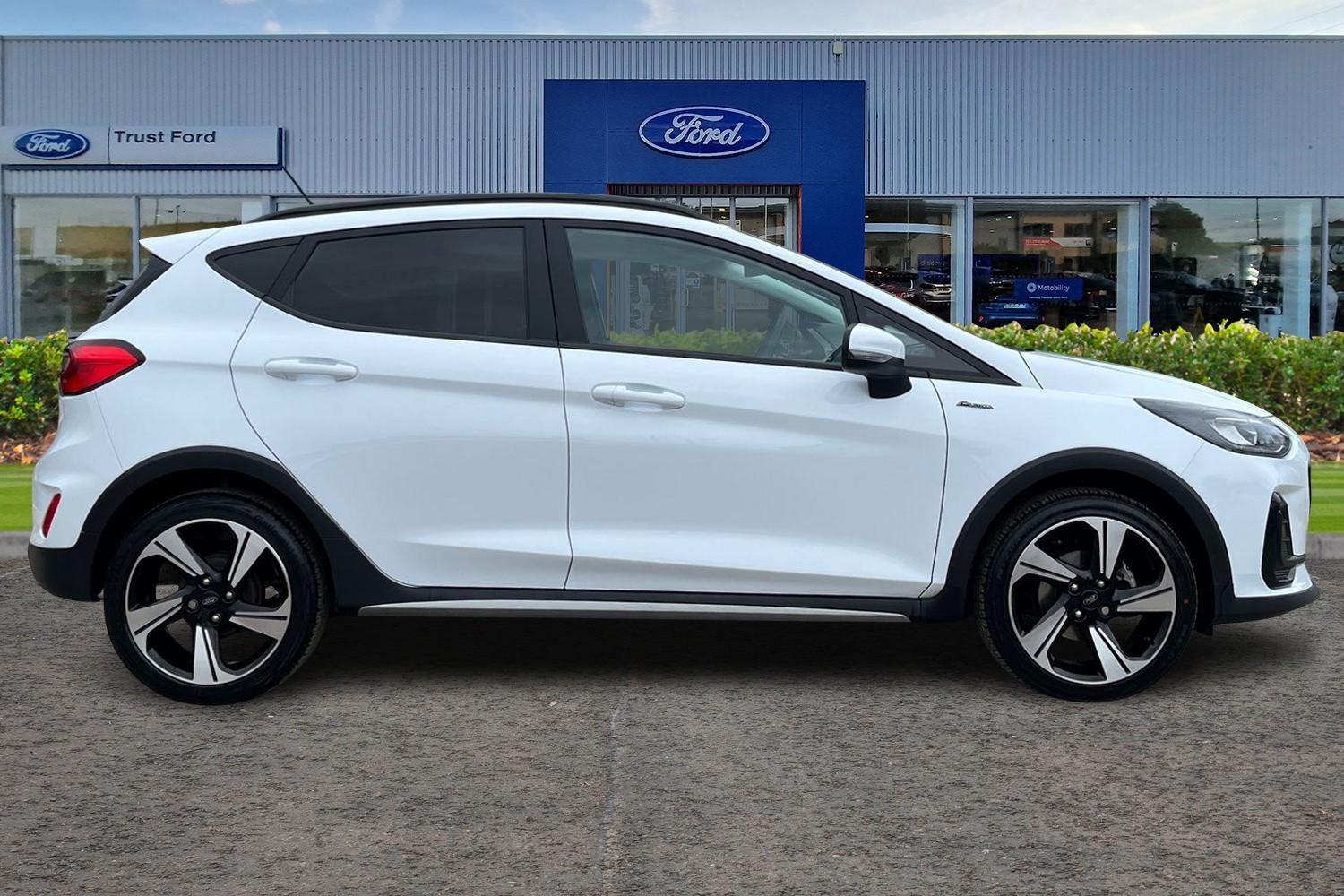 Ford FIESTA Photo 2