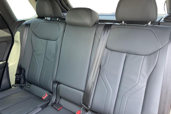 AUDI Q3 Photo 9